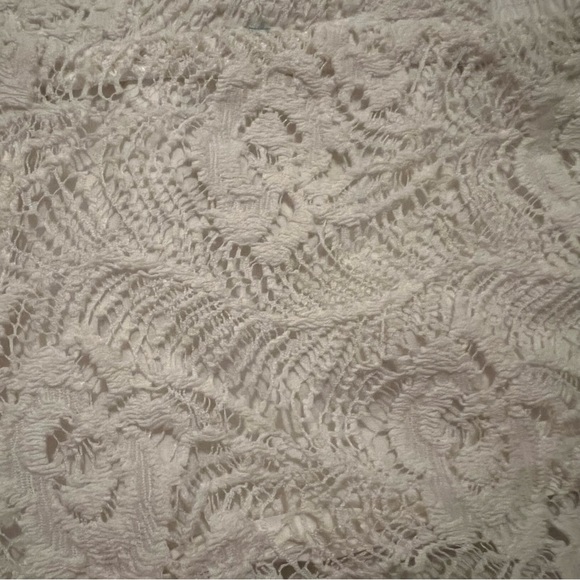 Miss Me White Lace Shorts - Picture 2 of 3